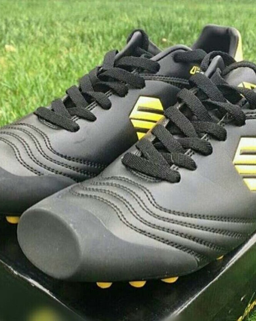 Blitz Elite Football Cleats